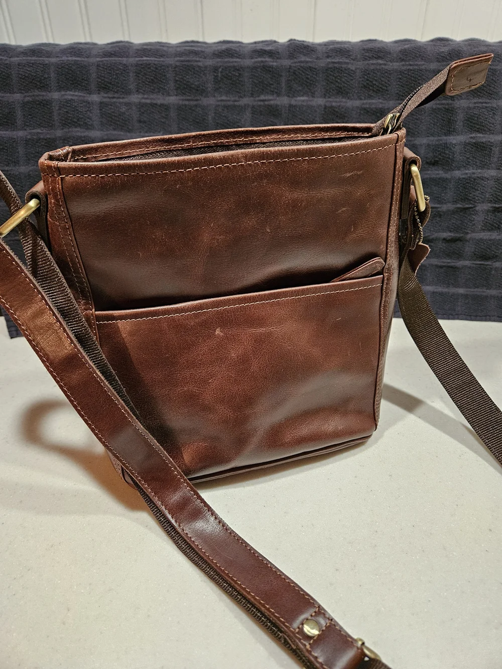 Leabag Unisex Detroit Shoulder Bag